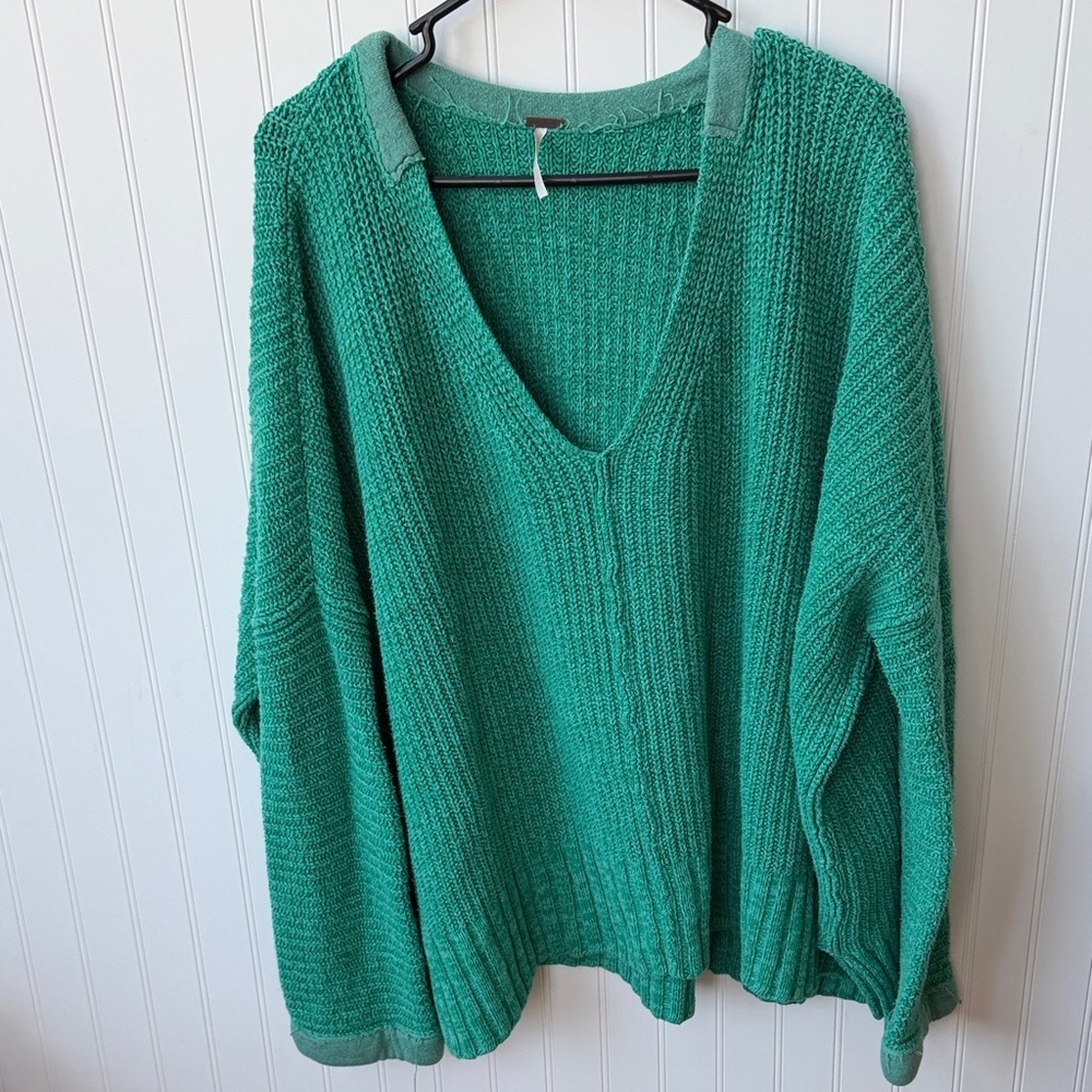 (278)Free People Relaxed V-Neck Sweater in Emerald Teal